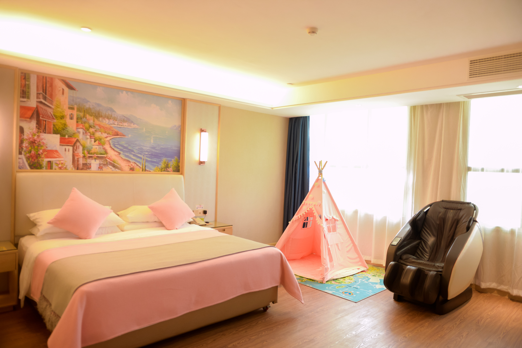 Vienna Hotel (Qiyang High-speed Railway Station) Hotel Overview