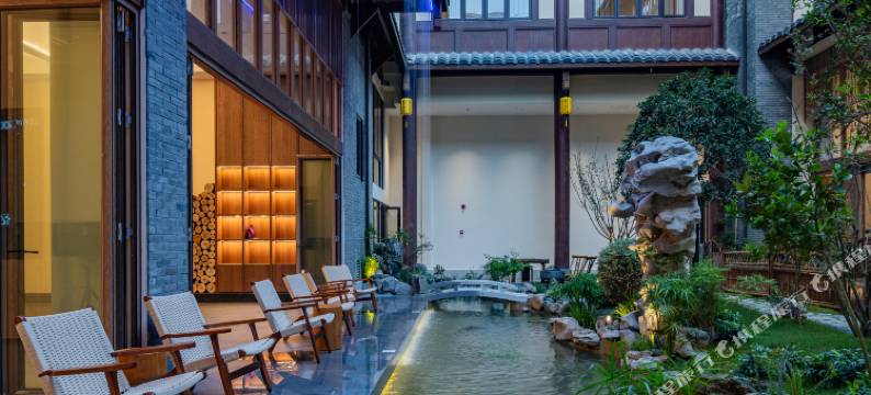 屈乡雅筑楚风庭院民宿(九歌巷子店)图片