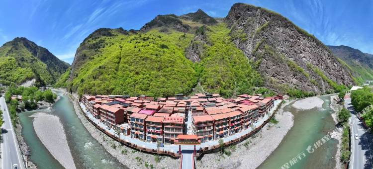 黑水彩林之畔藏舍民宿图片