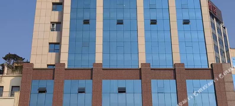 雷神电竞酒店(临沂河东国际会展中心店)图片