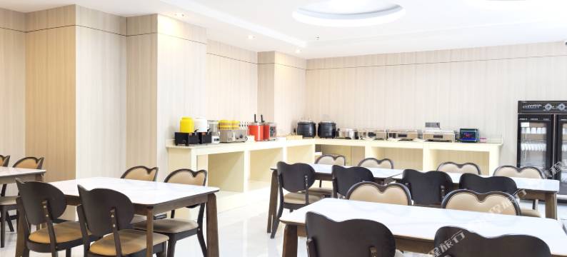 云霞酒店(湛江附属医院国贸大厦店)图片