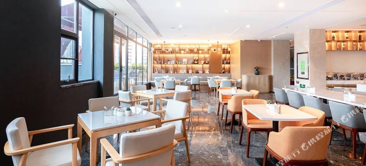 深圳华强北体育中心亚朵酒店图片