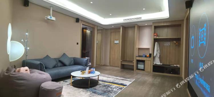 深圳定军山有戏电影酒店(西乡宝田一路地铁站店)图片