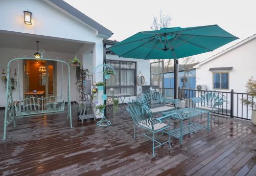 Loushi Guesthouse (Ginkgo Lake Resort) Hotel Overview