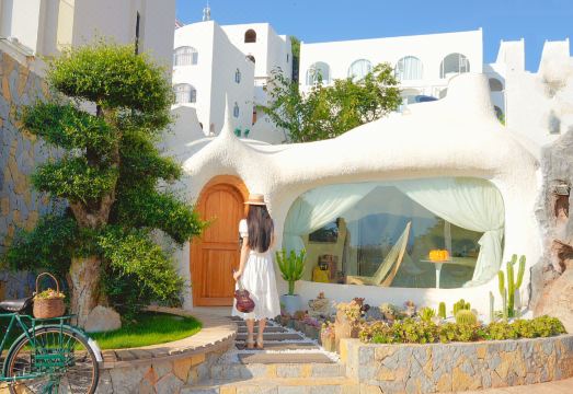 CORNER INNHotel Overview