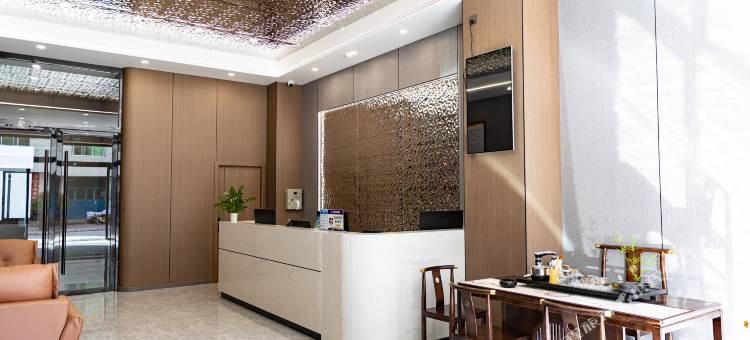 镇巴瑞阁朗庭酒店图片