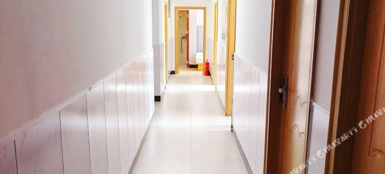 绩溪鸿锦宾馆(绩溪北站店)图片