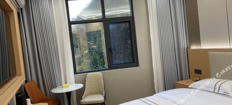 彝良秋城酒店图片