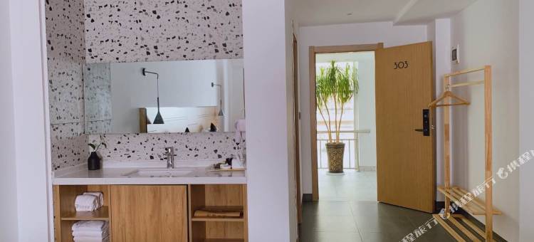 元阳江外饭店图片