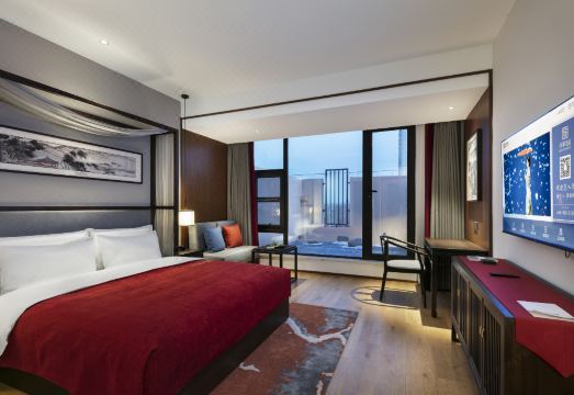 QIANNA HOTEL(Fugou High-Speed Rail South Station Artificial Lake) Hotel Overview