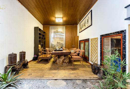 Floral Hotel·Kunming Aromatic Garden hotel (Kunming Guandu Ancient Town) Hotel Overview