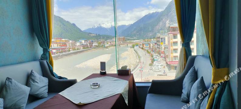 波密岷山登峰大酒店图片