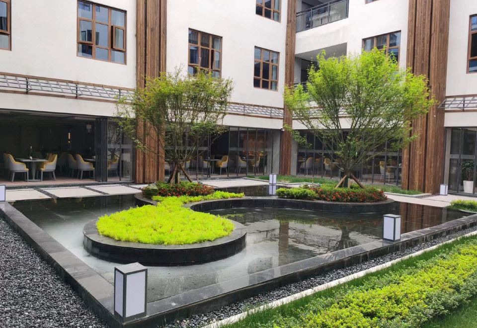 丽怡酒店(邛海湿地公园店)外景图