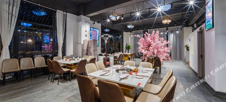 七摄藏乡酒店(康定新都桥摄影天堂小镇店)图片