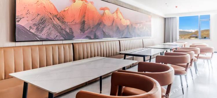 兰庭·瑞希酒店(甘孜县格达弦子广场店)图片