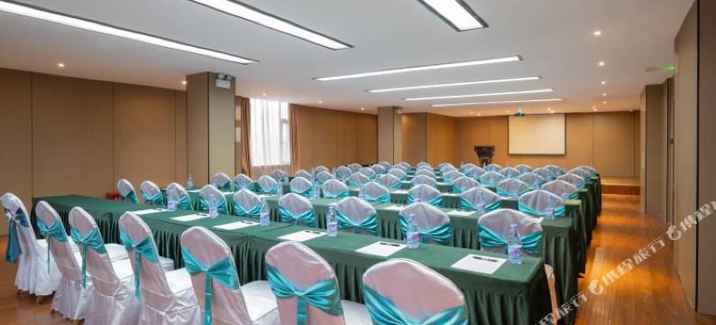 泸西禾尔曼酒店(锦辉广场店)图片