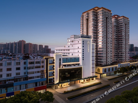 昆明同德广场穿金路地铁站亚朵酒店