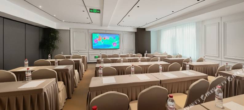 美豪R酒店(德令哈海子诗歌陈列馆店)图片