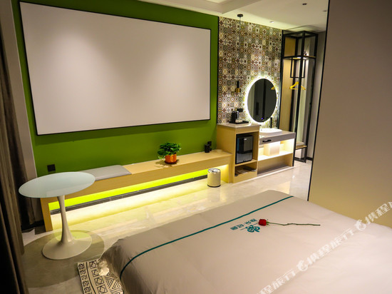 雅朵轻居酒店(五原金桥华府店)