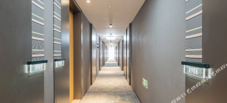 上海松江体育中心亚朵酒店图片