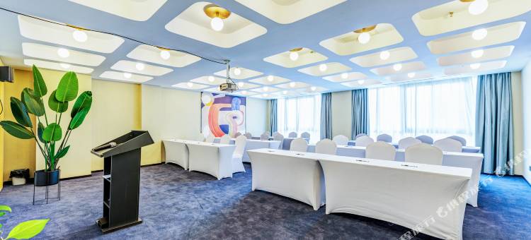 兰欧尚品酒店(自贡沿滩区龙湖公园店)图片