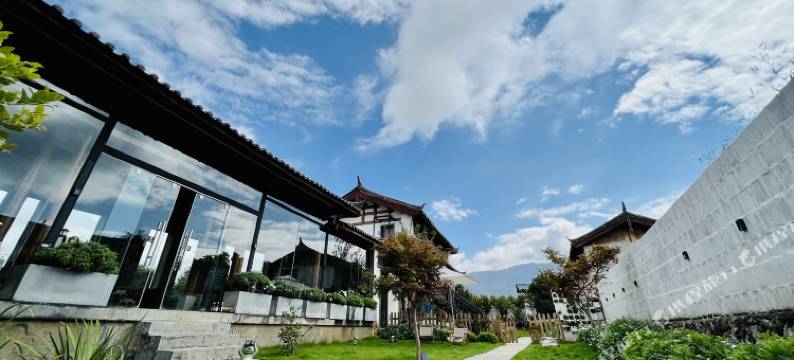 V咖啡·日照金山.雪山观景民宿(白沙店)图片