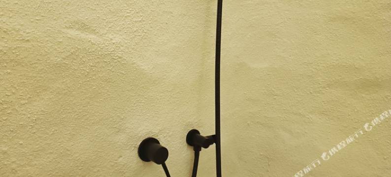 小熊在河边的小院子图片