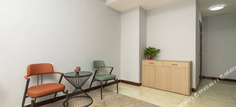 洛阳天天主题酒店(宝龙广场店)图片