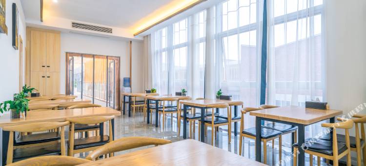 回禾塞拉同酒店(遵义高铁站店)图片