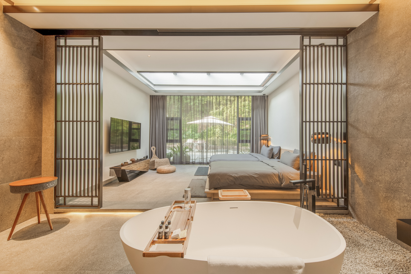 Deshe Life Guesthouse Hotel Overview