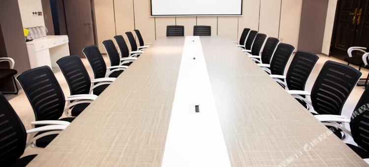 镇巴艾尚酒店图片