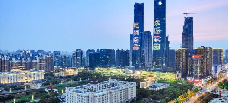 南昌NGNG酒店(红谷滩万达广场卫东地铁站店)图片