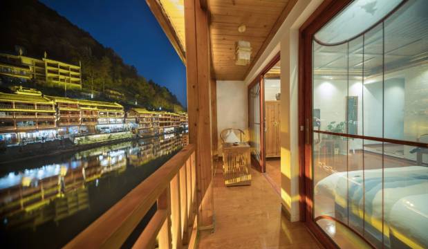 凤凰沱江缘民宿