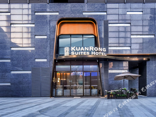 宽融套房酒店(广州番禺长隆南村万博地铁站店)