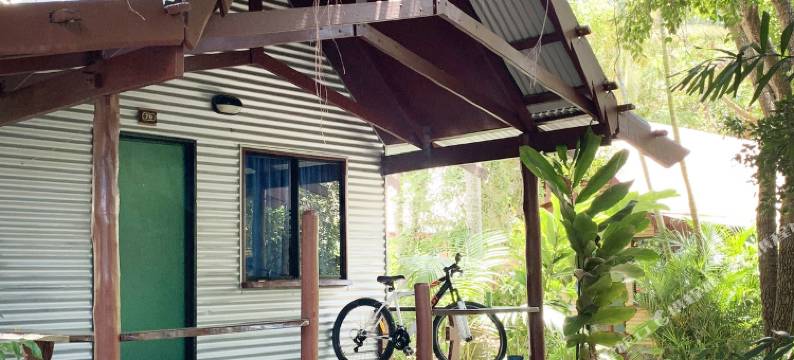 马格纳姆斯艾利滩-仅限大人。(Magnums Airlie Beach – Adults only)图片