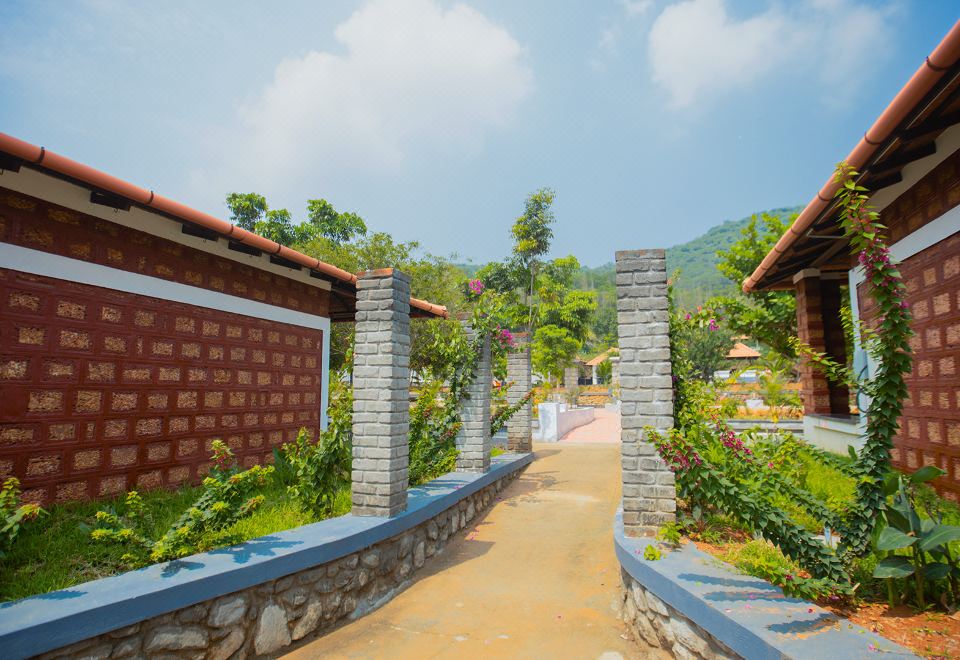 Aara Jungle Resort Hotel Overview