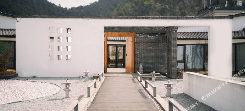 贵阳十里河滩花溪公园地铁站万宜丽景酒店图片