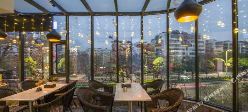 江门花沐禧酒店(新会冈中大道世纪广场店)图片