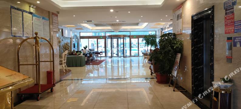 波密岷山登峰大酒店图片