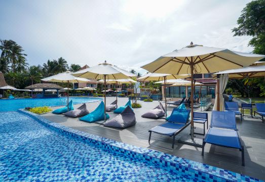 Holiday Villa Beach Resort CheratingHotel Overview