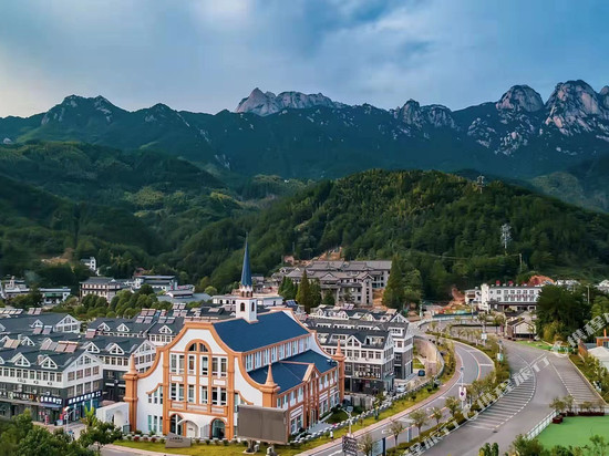 天柱山陌上天鹅堡民宿