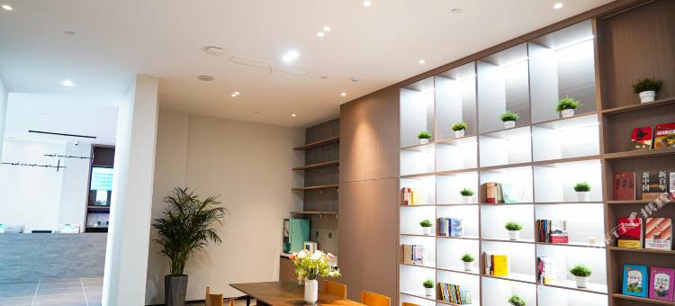 静汀度假公寓(黄岛滨海学院青医附院店)图片