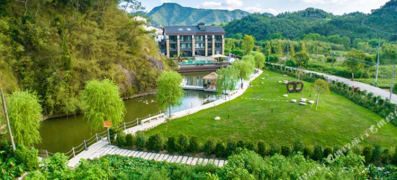 邸湖悦舍・瀑布无边泳池光影美宿(缙云仙都景区店)图片