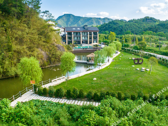 邸湖悦舍・瀑布无边泳池光影美宿(缙云仙都景区店)
