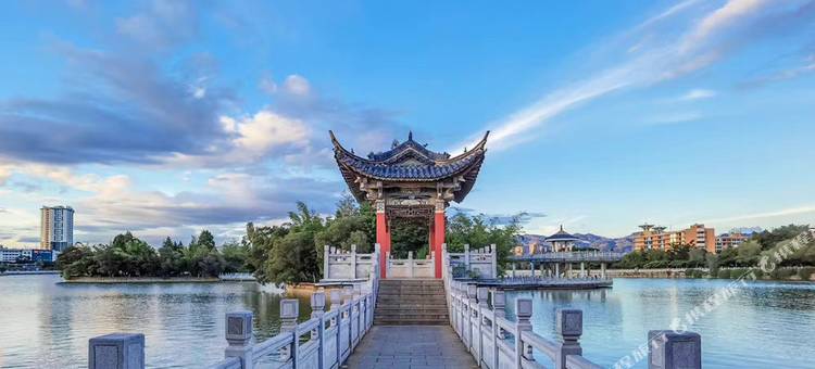 蒙自四叶草酒店(南湖公园新天地步行街店)图片