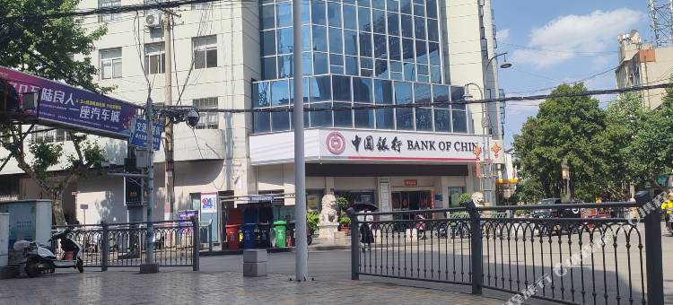 陆良图腾商业中心悦青春精品酒店图片