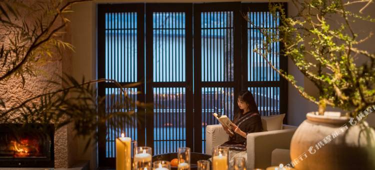 悦慕山·ANANDA温泉疗愈民宿(海螺沟冰川森林公园店)图片