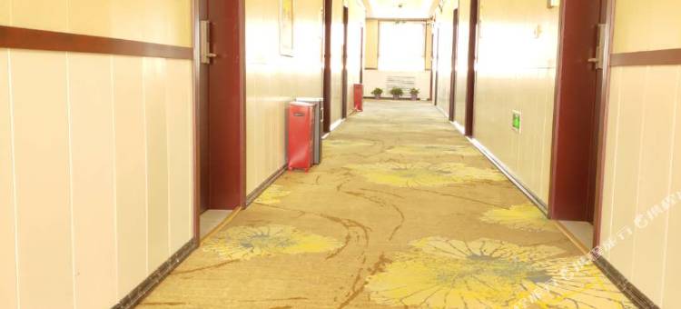 华都假日酒店(察布查尔镇店)图片