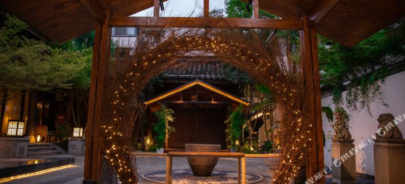 夜泊楠山酒店(绵阳南山中学南郊机场店)图片