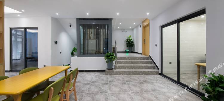 小鹿辰客·悦居美宿(商品街港华广场店)图片